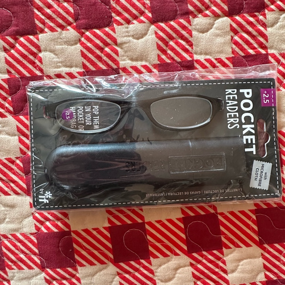 Black Pocket Readers